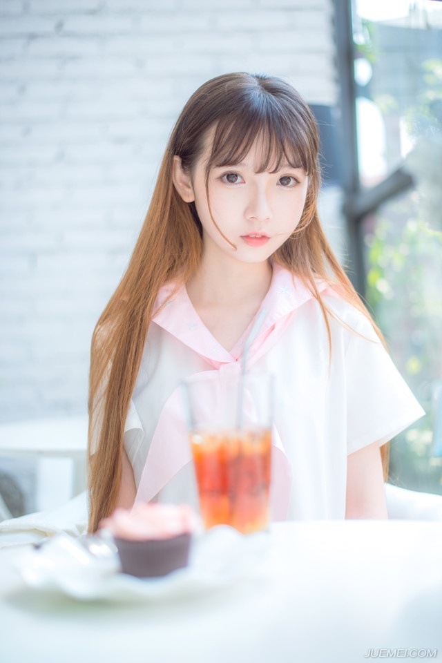 “事急从权，如今既然要用张任，说不得，当用一些手段。”法正微笑道。